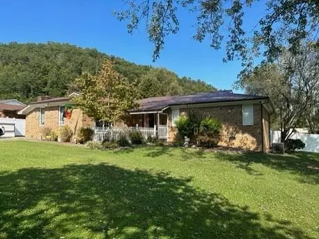 185 Frasure Hill Dr, Prestonsburg, KY 41653