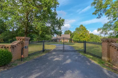 3855 Royster Rd, Lexington, KY 40516
