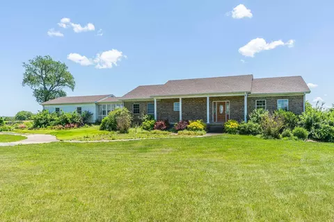 2929 Peacock Rd, Paris, KY 40361
