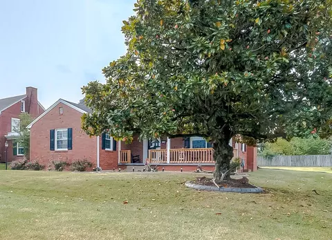 323 W Maple Ave, Lancaster, KY 40444 photo 2