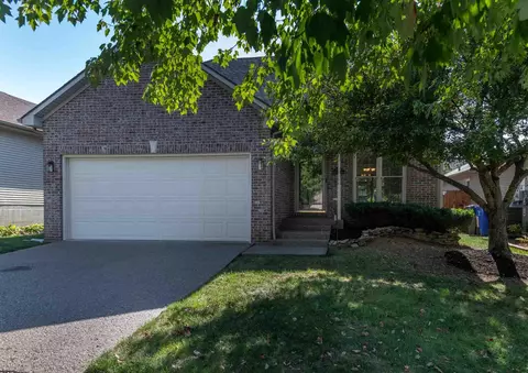 2957 Masters View Rd, Lexington, KY 40511