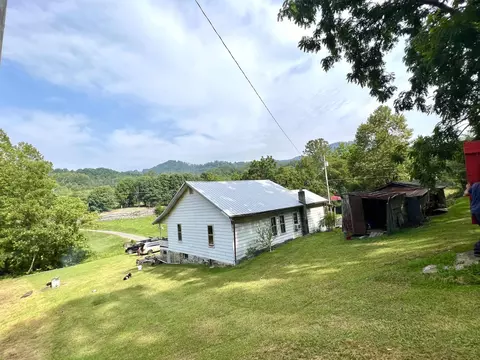 586 Highway 1137, Cawood, KY 40815