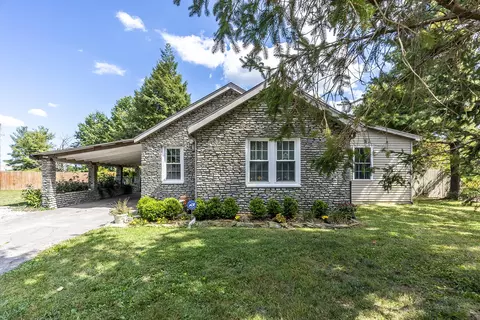222 Old Wallaceton Rd, Berea, KY 40403
