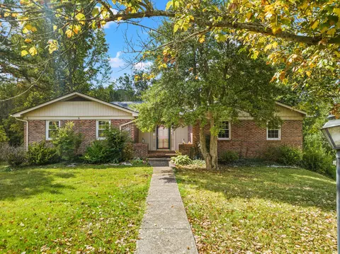 2083 Greentree Dr, Richmond, KY 40475