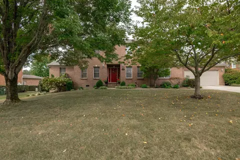 6023 Secretariat Cir, Versailles, KY 40383