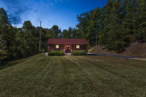 2715 Furnace Rd, Stanton, KY 40380