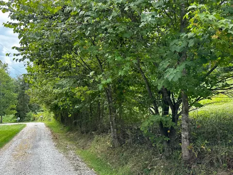 9999 Jaw Rd, East Bernstadt, KY 40729
