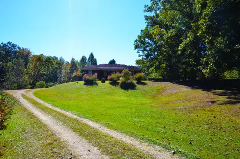 267 Reges Rd, Irvine, KY 40336
