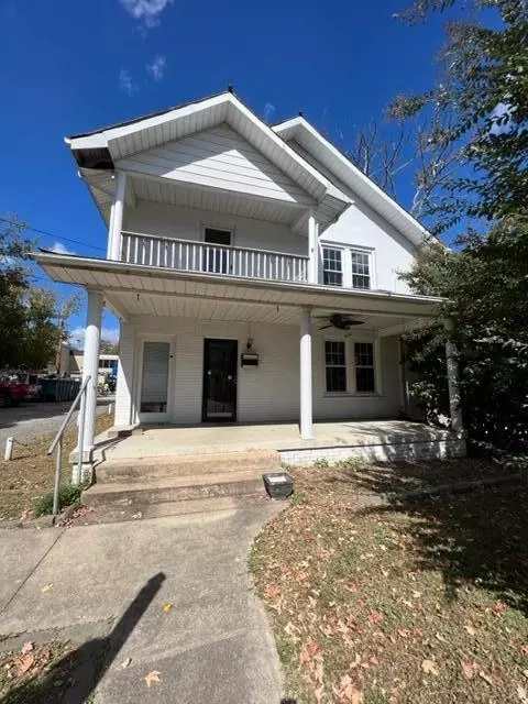 517 2nd St, Paintsville, KY 41240