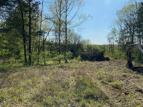 2020 Crescent Ct, Lawrenceburg, KY 40342