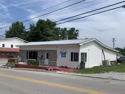 66 N Main St, Whitley City, KY 42653