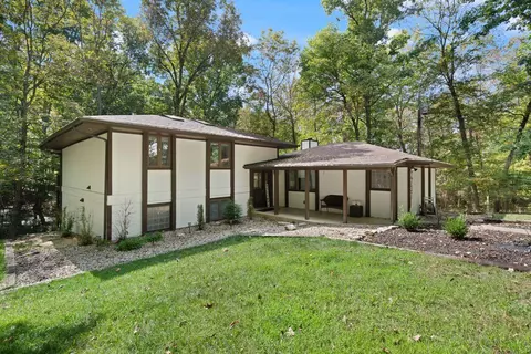 2737 Doe Valley Pkwy, Brandenburg, KY 40108