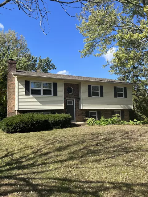 1401 Yosemite Cir, Lexington, KY 40517
