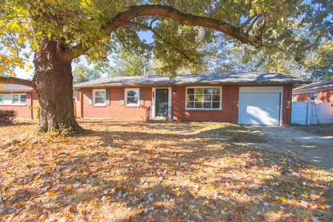 642 Rogers Rd, Lexington, KY 40505