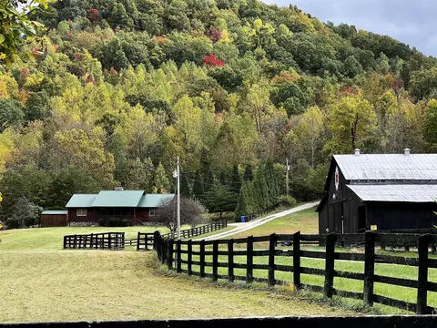 121 Spruce Valley Ln, Jeffersonville, KY 40337
