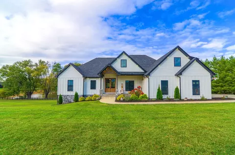 566 Oak Leaf Ln, Somerset, KY 42503
