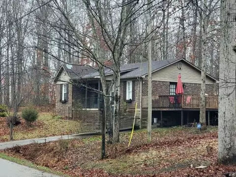 1905 Stacy Lane Rd, Irvine, KY 40336