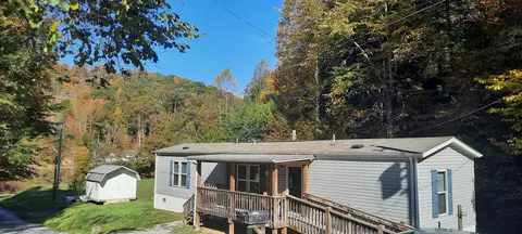 99 Upper Grassy Branch Rd, Stinnett, KY 40868
