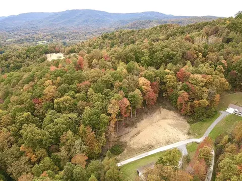 305 Does, Middlesboro, KY 40965