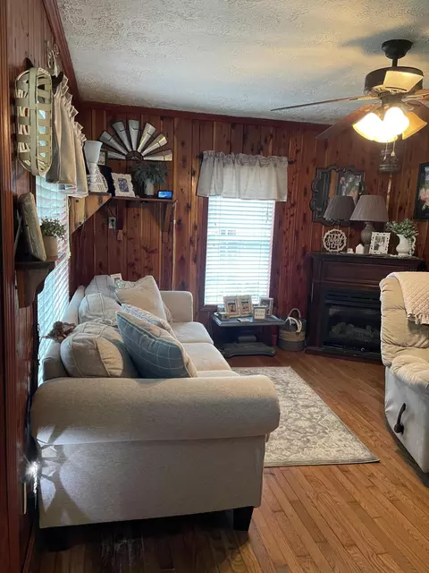 4291 Campton Rd, Stanton, KY 40380 photo 9