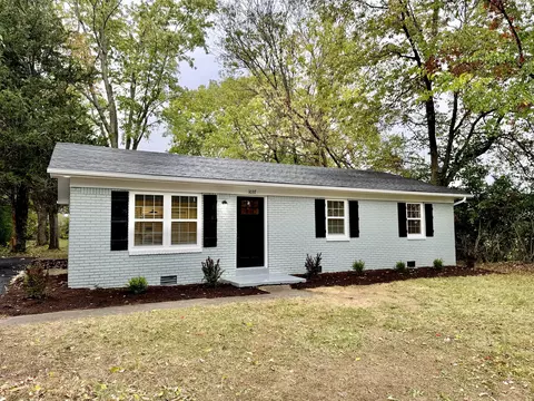 1037 Greenview Dr, Danville, KY 40422