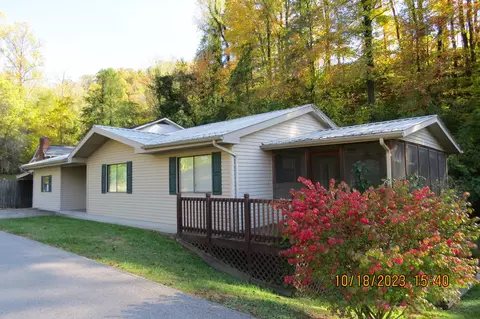 105 Carter Ave, Loyall, KY 40854