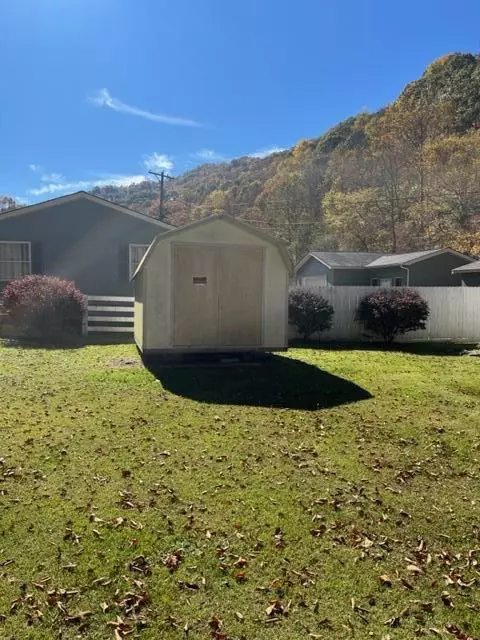1012 Highway 2005, Pathfork, KY 40863 photo 5