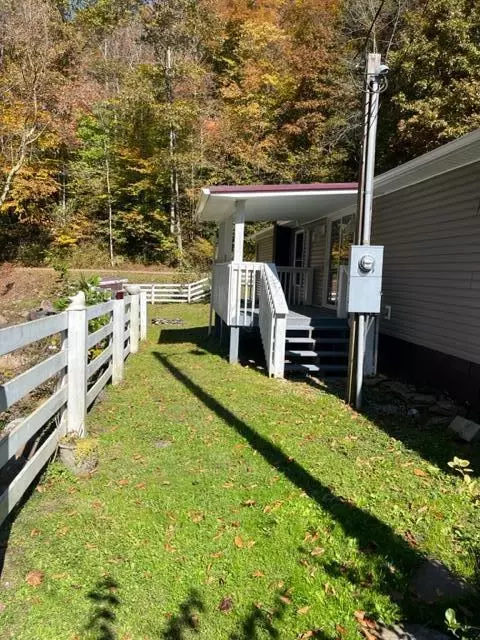 1012 Highway 2005, Pathfork, KY 40863 photo 10