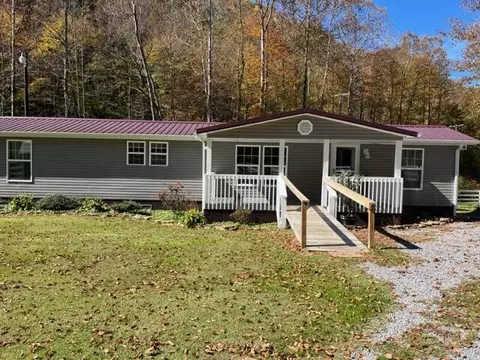 1012 Highway 2005, Pathfork, KY 40863 photo 2