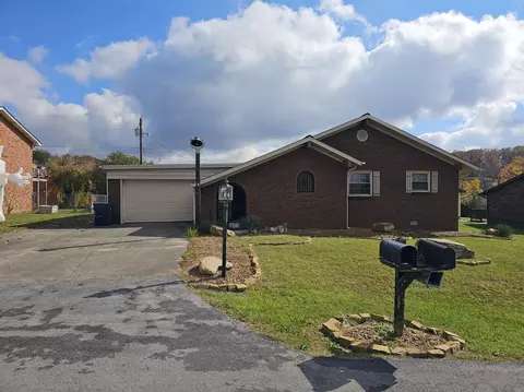 1105 Lark Ln, Corbin, KY 40701 photo 2