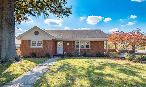 611 Summit Dr, Paris, KY 40361