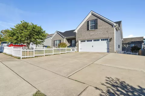 704 Newtown Springs Dr, Lexington, KY 40511
