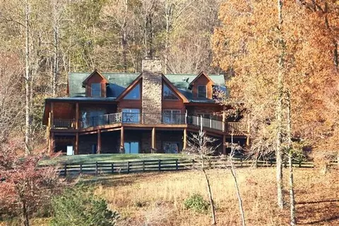 352 Little Wolf Creek Rd, Williamsburg, KY 40769