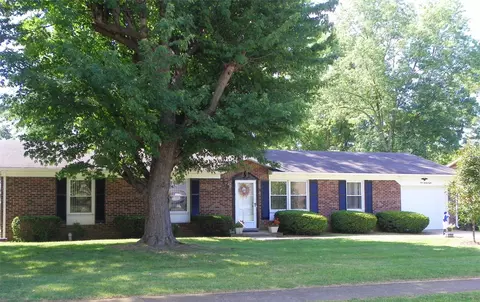 128 Lindenwood Ln, Frankfort, KY 40601