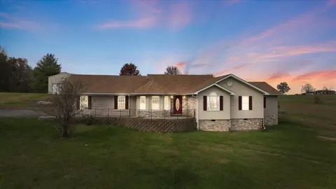 126 Oak Grove Ln, Morgantown, KY 42261