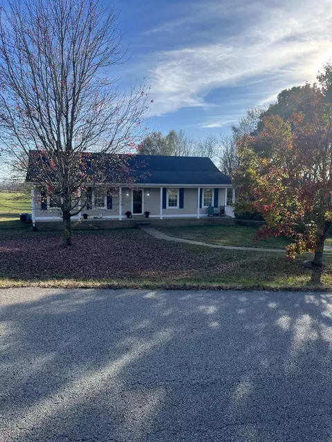233 Rolling Meadows Dr, Lancaster, KY 40444 photo 2
