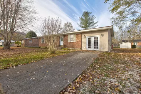 37 Chestnut St, Stanton, KY 40380