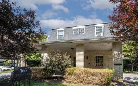 165 Thierman Ln, Louisville, KY 40207