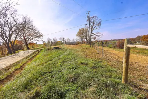 87 Lizzard Ridge Rd, Frenchburg, KY 40322
