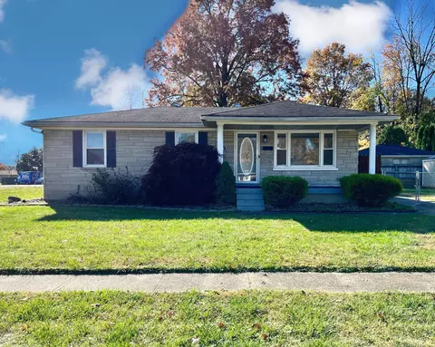 7901 Grandmeadow Ln, Louisville, KY 40258