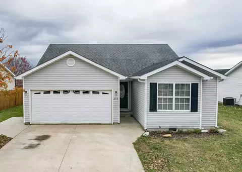 293 Village Dr, Berea, KY 40403