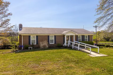 16 Estes Dr, Lancaster, KY 40444