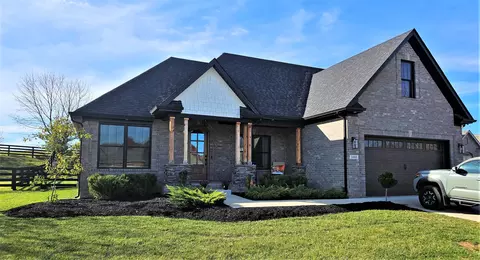 1068 Bay Colony Dr, Richmond, KY 40475