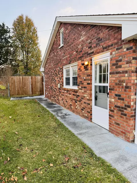 112 E Jefferson Ave, Danville, KY 40422 photo 4