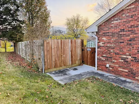 112 E Jefferson Ave, Danville, KY 40422 photo 3