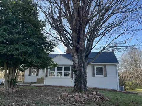 704 Hillcrest Dr, Danville, KY 40422