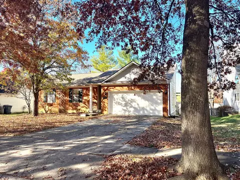 833 Kingsbury Rd, Lexington, KY 40509