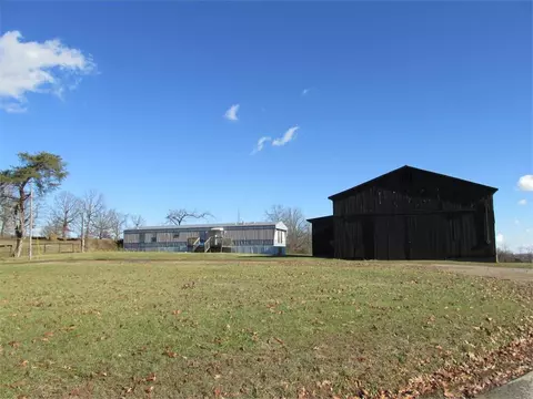 361 Phillips Ln, Junction City, KY 40440