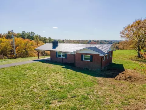 439 Eberle Rd, Mckee, KY 40447 photo 2