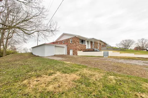 130 Hilltop Dr, Winchester, KY 40391